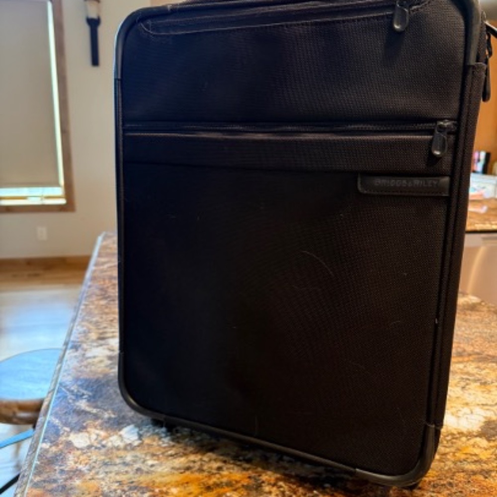 Briggs & Riley Exandable Suitcase Barely Used Condition